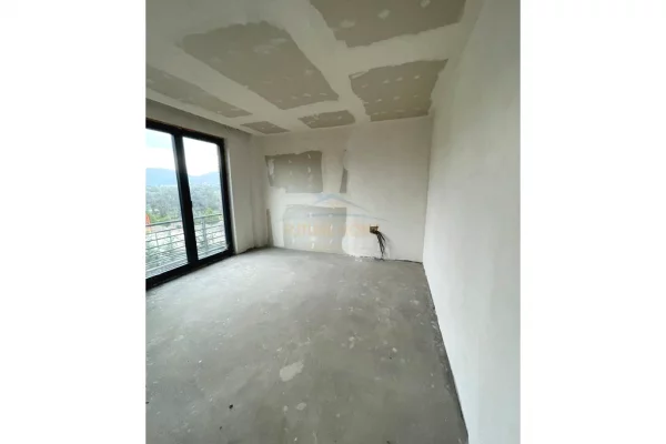 Villa di lusso in vendita a Tirana 3+1, Vuoto