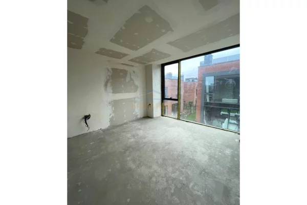 Villa di lusso in vendita a Tirana 3+1, Vuoto