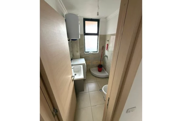 Shtepi ne shitje Apartament ne Tirane, 1+1, Mobilimi E mobiluar, Pagesa 113,000  Euro.