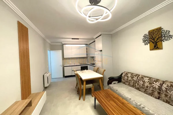 Shtepi me qera Apartament ne Tirane, 2+1, Mobilimi E mobiluar, Pagesa 550  Euro.