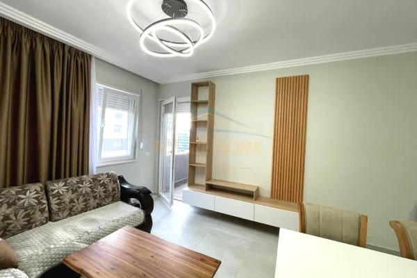 Shtepi me qera Apartament ne Tirane, 2+1, Mobilimi E mobiluar, Pagesa 550  Euro.