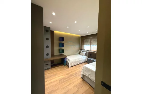 Shtepi me qera Apartament ne Tirane, 2+1, Mobilimi E mobiluar, Pagesa 1,700  Euro.