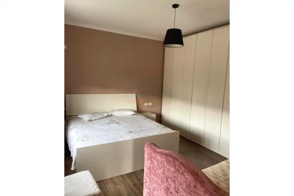 Shtepi me qera Apartament ne Tirane, 2+1, Mobilimi E mobiluar, Pagesa 650  Euro.