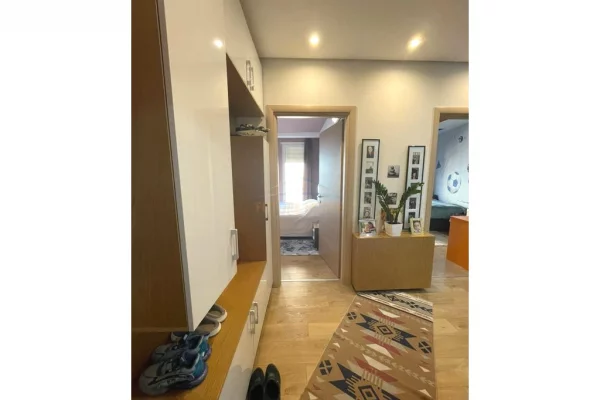 Shtepi ne shitje Apartament ne Tirane, 2+1, Mobilimi E mobiluar, Pagesa 255,000  Euro.