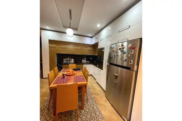 Shtepi ne shitje Apartament ne Tirane, 2+1, Mobilimi E mobiluar, Pagesa 255,000  Euro.