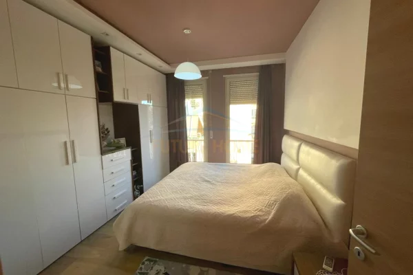 Shtepi ne shitje Apartament ne Tirane, 2+1, Mobilimi E mobiluar, Pagesa 255,000  Euro.