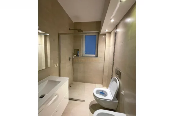 Shtepi me qera Apartament ne Tirane, 2+1, Mobilimi E mobiluar, Pagesa 1,000  Euro.