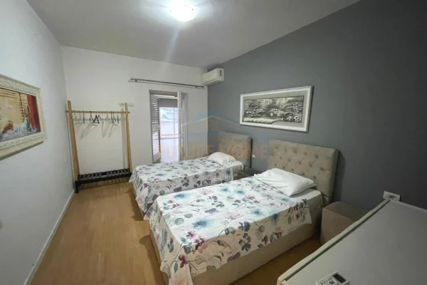 Shtepi me qera Apartament ne Tirane, 2+1, Mobilimi E mobiluar, Pagesa 1,000  Euro.