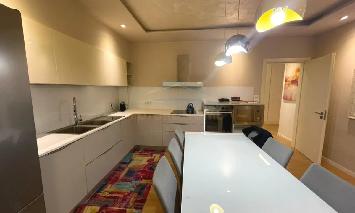 Shtepi me qera Apartament ne Tirane, 2+1, Mobilimi E mobiluar, Pagesa 1,000  Euro.