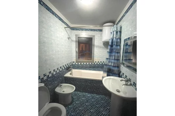 Shtepi me qera Apartament ne Tirane, 2+1, Mobilimi E mobiluar, Pagesa 800  Euro.