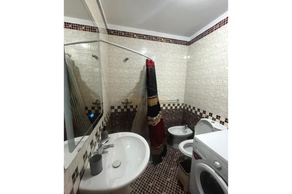 Shtepi me qera Apartament ne Tirane, 2+1, Mobilimi E mobiluar, Pagesa 800  Euro.