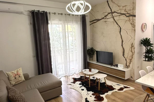 Shtepi me qera Apartament ne Tirane, 1+1, Mobilimi E mobiluar, Pagesa 700  Euro.