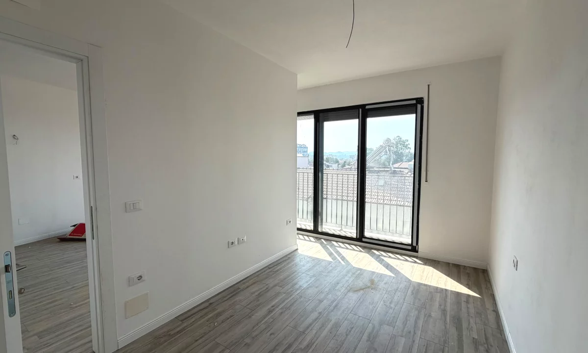 Shtepi me qera Apartament ne Tirane, 2+1, Mobilimi Bosh, pa mobiluar, Pagesa 750  Euro.
