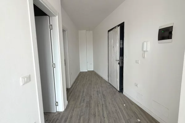 Shtepi me qera Apartament ne Tirane, 2+1, Mobilimi Bosh, pa mobiluar, Pagesa 750  Euro.