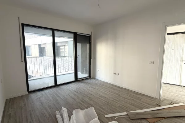 Shtepi me qera Apartament ne Tirane, 2+1, Mobilimi Bosh, pa mobiluar, Pagesa 750  Euro.