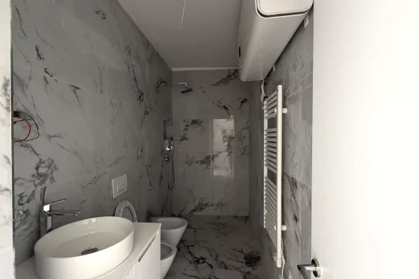 Shtepi me qera Apartament ne Tirane, 2+1, Mobilimi Bosh, pa mobiluar, Pagesa 750  Euro.