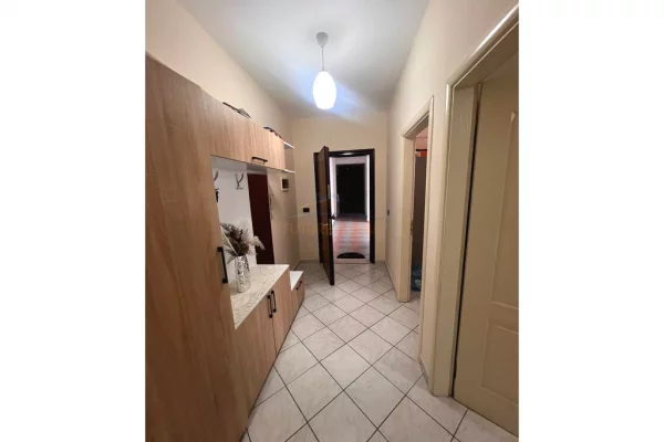 Shtepi ne shitje Apartament ne Tirane, 1+1, Mobilimi E mobiluar, Pagesa 108,000  Euro.