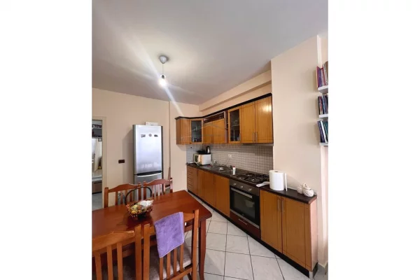 Shtepi ne shitje Apartament ne Tirane, 1+1, Mobilimi E mobiluar, Pagesa 108,000  Euro.