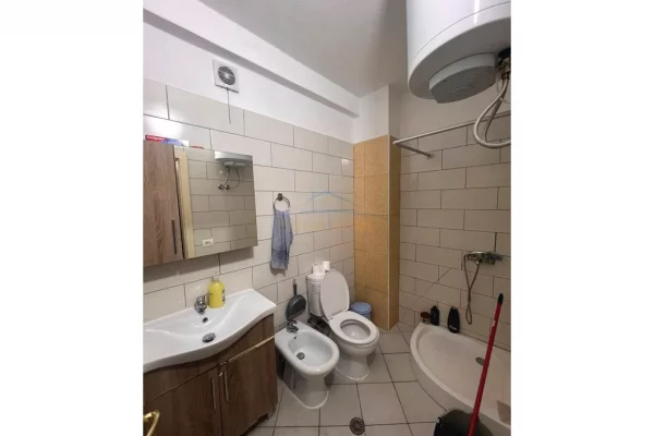 Shtepi ne shitje Apartament ne Tirane, 1+1, Mobilimi E mobiluar, Pagesa 108,000  Euro.