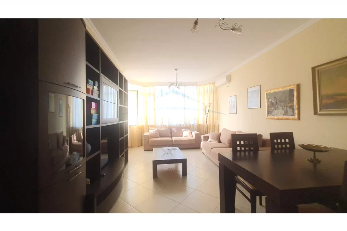 Shtepi me qera Apartament ne Tirane, 2+1, Mobilimi E mobiluar, Pagesa 800  Euro.