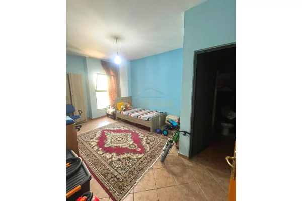 Shtepi ne shitje Apartament ne Tirane, 2+1, Mobilimi E mobiluar, Pagesa 14,500,000  Leke.