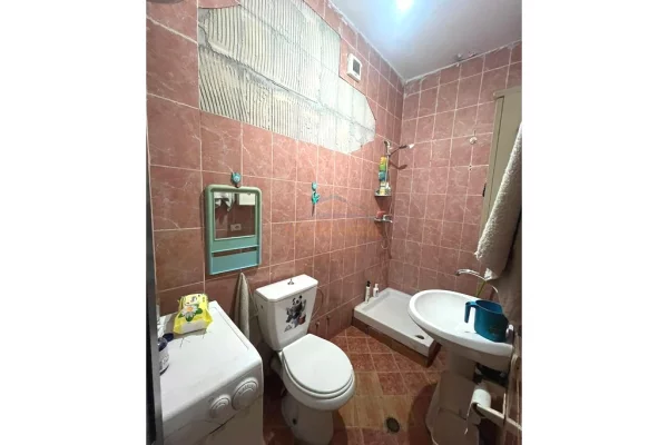 Shtepi ne shitje Apartament ne Tirane, 2+1, Mobilimi E mobiluar, Pagesa 14,500,000  Leke.