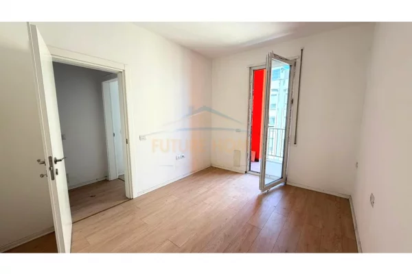 Shtepi ne shitje Apartament ne Tirane, 2+1, Mobilimi Bosh, pa mobiluar, Pagesa 258,000  Euro.