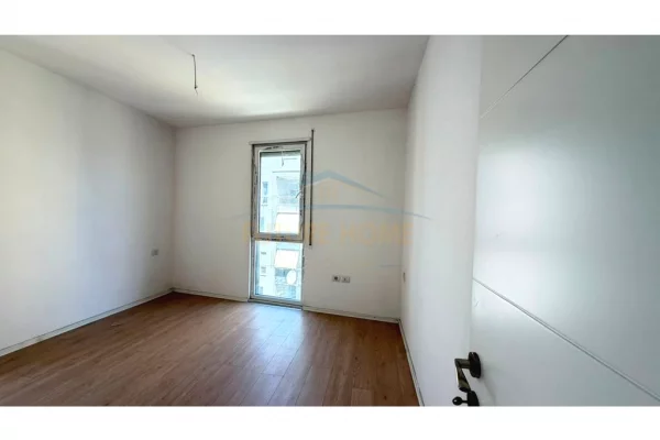 Shtepi ne shitje Apartament ne Tirane, 2+1, Mobilimi Bosh, pa mobiluar, Pagesa 258,000  Euro.