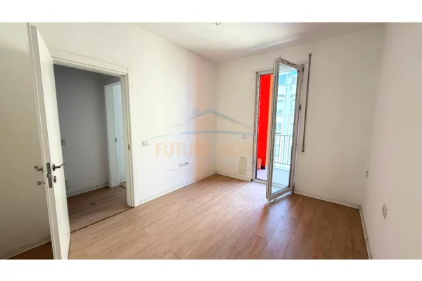 Shtepi ne shitje Apartament ne Tirane, 2+1, Mobilimi Bosh, pa mobiluar, Pagesa 258,000  Euro.