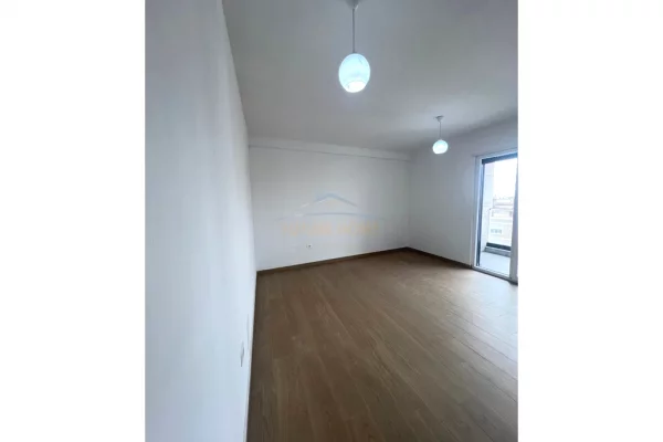 Shtepi me qera Apartament ne Tirane, 2+1, Mobilimi Bosh, pa mobiluar, Pagesa 650  Euro.