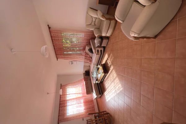Shtepi me qera 2+1 ne Tirane - 40,000 Leke