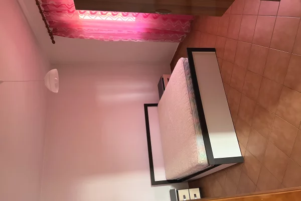 Shtepi me qera Shtepi Private ne Tirane, 2+1, Mobilimi E mobiluar, Pagesa 40,000  Leke.