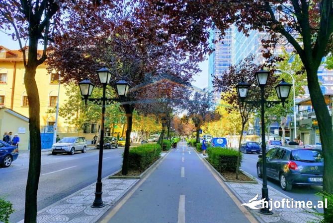 Ambiente Commerciale in Affitto 1+1 a Tirana - 2,000 Euro