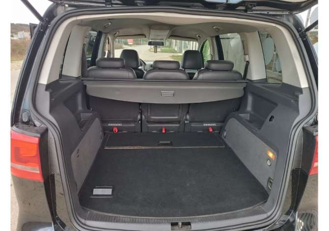 Makine me Qera Wolksvagen Touran  5 vende 50 Euro Dita 