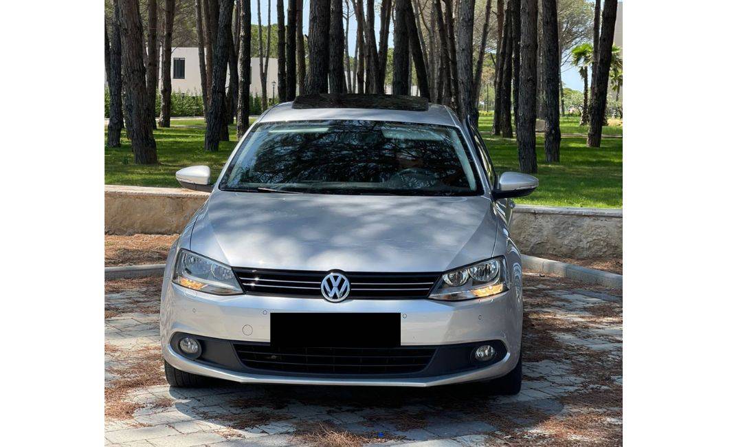 Jepet Makina me Qera Volkswagen Jetta 35 Euro dita