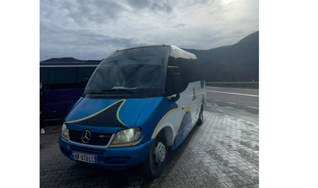 Furgon me Qera ME SHOFER Mercedez Benz Sprinter, 24 vendesh . 