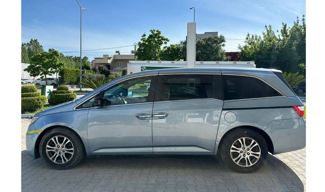 Makina me Qera Honda Odyssey 7+1 vende 100 Euro/Dita Rinas 