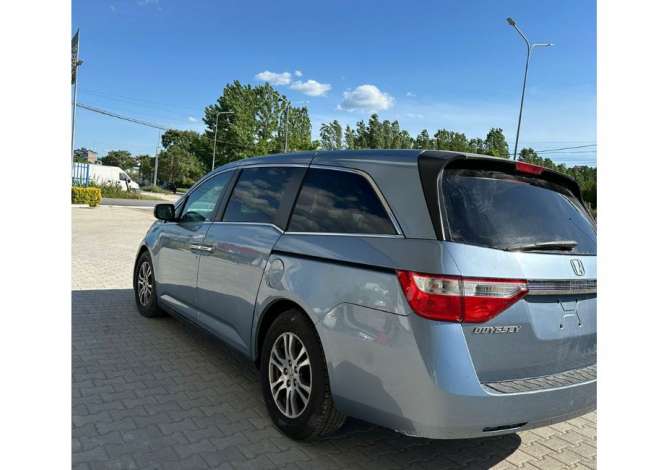 Makina me Qera Honda Odyssey 7+1 vende 100 Euro/Dita Rinas 