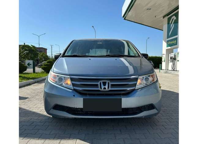 Makina me Qera Honda Odyssey 7+1 vende 100 Euro/Dita Rinas 