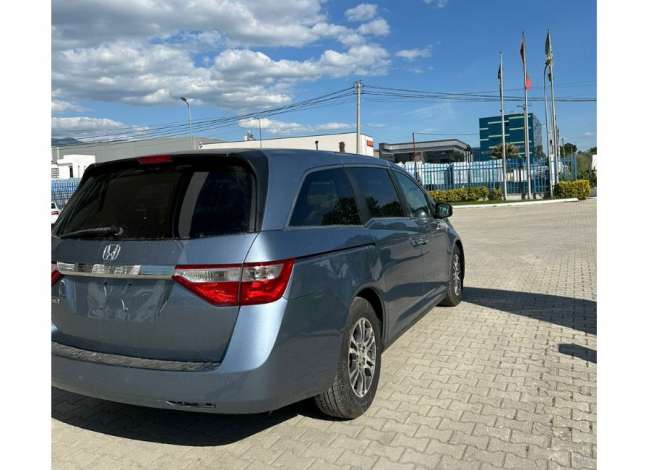 Makina me Qera Honda Odyssey 7+1 vende 100 Euro/Dita Rinas 
