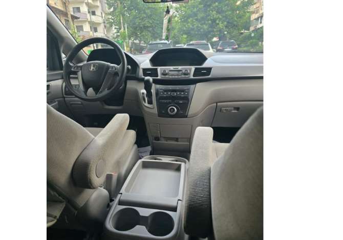 Makina me Qera Honda Odyssey 7+1 vende 100 Euro/Dita Rinas 
