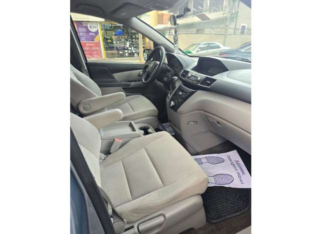 Makina me Qera Honda Odyssey 7+1 vende 100 Euro/Dita Rinas 