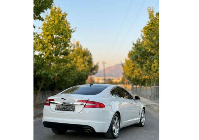 Jepet Makina me Qera Jaguar XF duke filluar nga  65 Euro Dita.Rinas , 