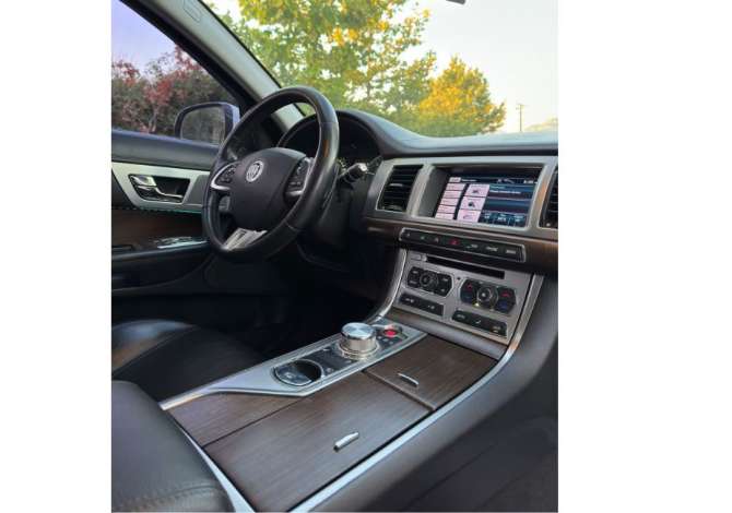 Jepet Makina me Qera Jaguar XF duke filluar nga  65 Euro Dita.Rinas , 