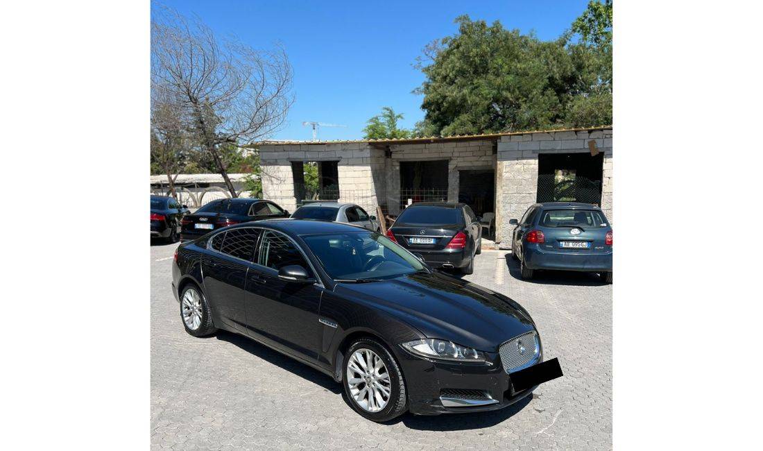 Jepet Makina me Qera Jaguar XF duke filluar nga 70 Euro Dita.Rinas , 