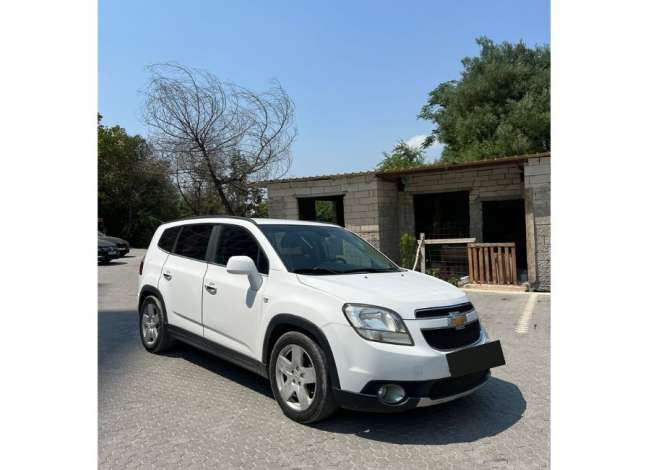 Makine 7 vendeshe me qera duke nisur nga 40 euro dita. Aeroport Rinas 