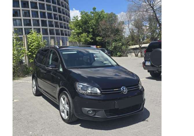 Jepet Makina me Qera Volkswagen Touran vende 45 Euro Dita.Rinas