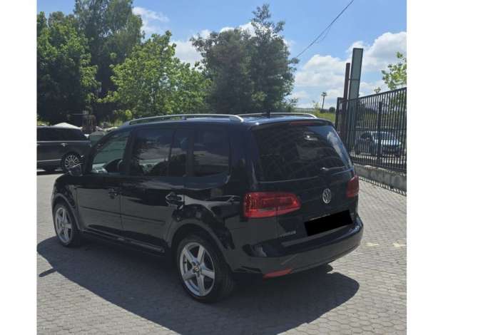 Jepet Makina me Qera Volkswagen Touran vende 45 Euro Dita.Rinas