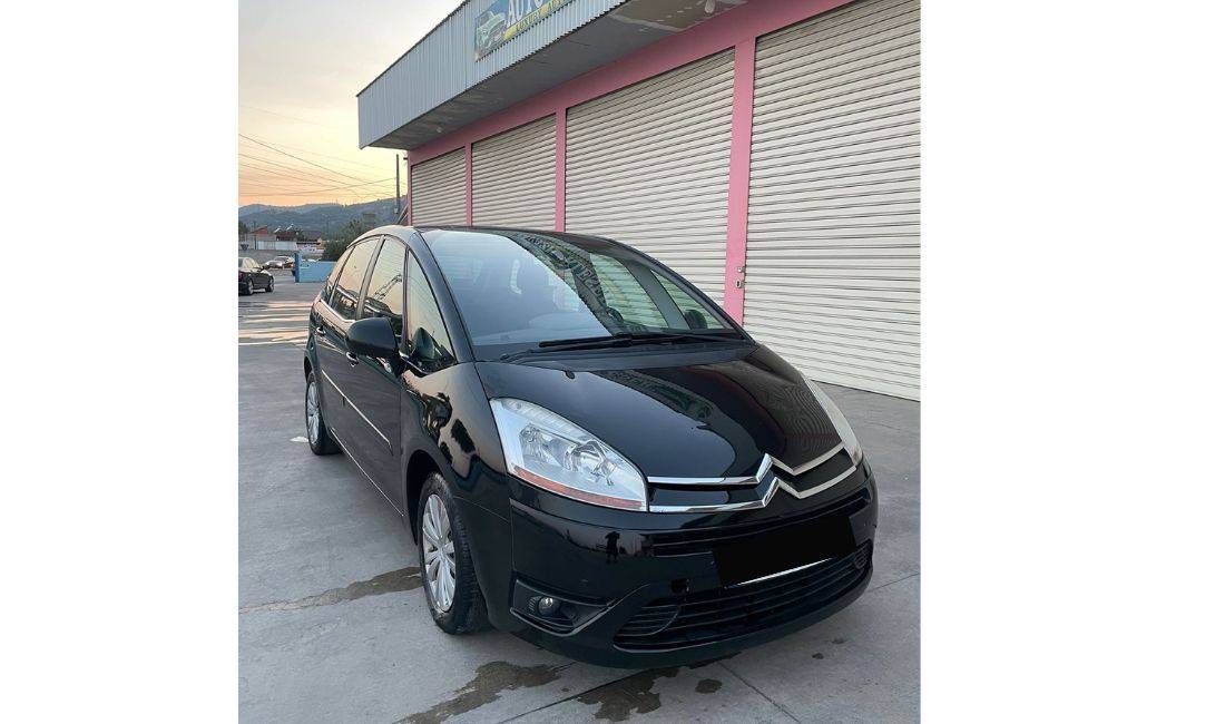 Jepet Makina me Qera Citroen C4 Picasso duke filluar nga 35 Euro Dita.Rinas ,