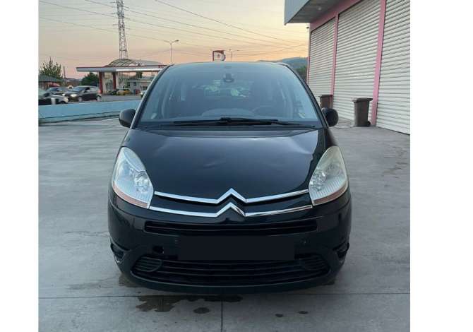 Jepet Makina me Qera Citroen C4 Picasso duke filluar nga 35 Euro Dita.Rinas ,